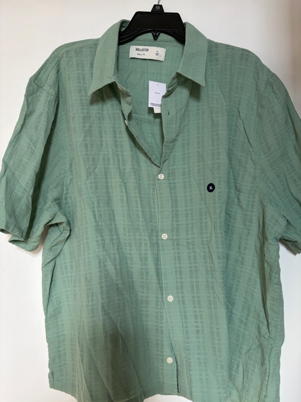 Hollister Men's Light Green Short-Sleeve Button-Down Shirt